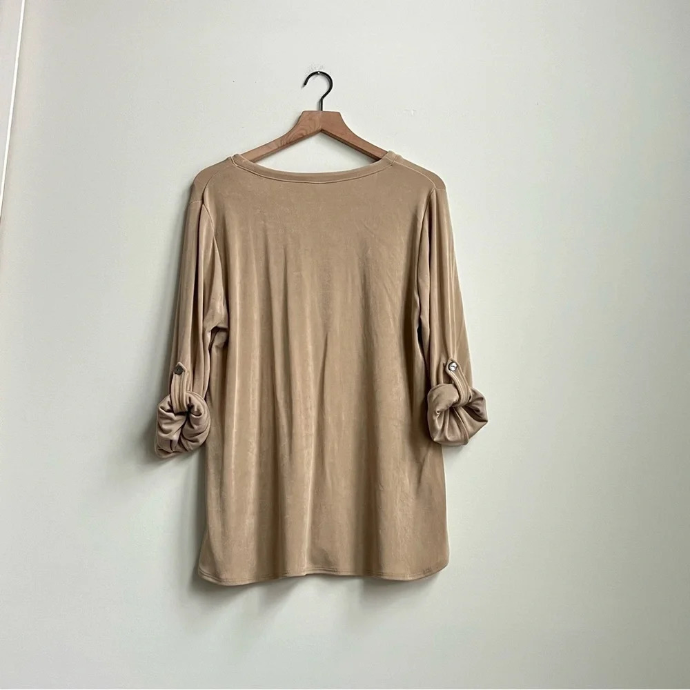 Chicos NWT Travelers Sand V-Neck Long Roll Tab Sleeve Slinky Top Size 2 (12-14) - Picture 7 of 14